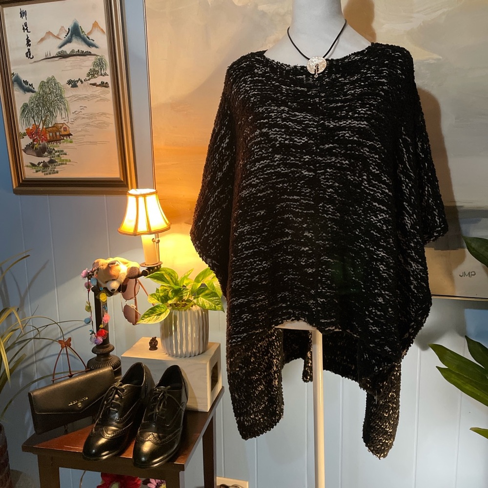Zara Black Textured Poncho
